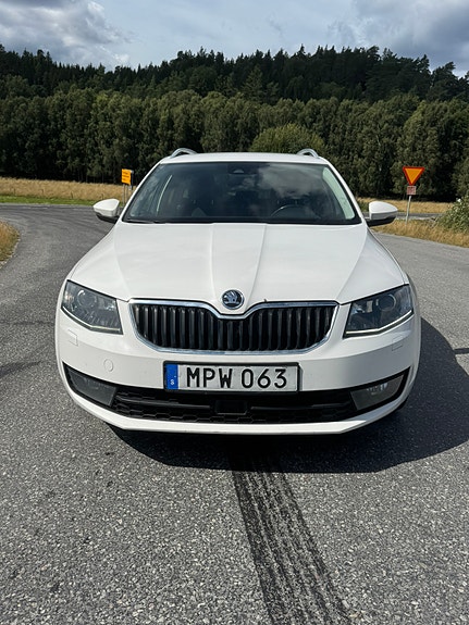 Skoda Octavia 2 of 12