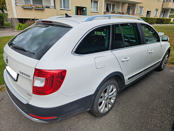 Skoda Superb 2 of 4