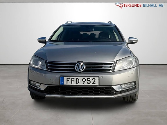 Volkswagen Passat Alltrack 2 of 13