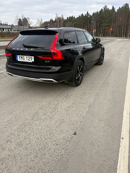 Volvo V90 Cross Country 2 of 3