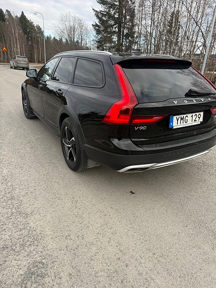 Volvo V90 Cross Country 3 of 3