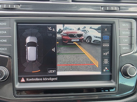 Volkswagen Tiguan 12 of 17