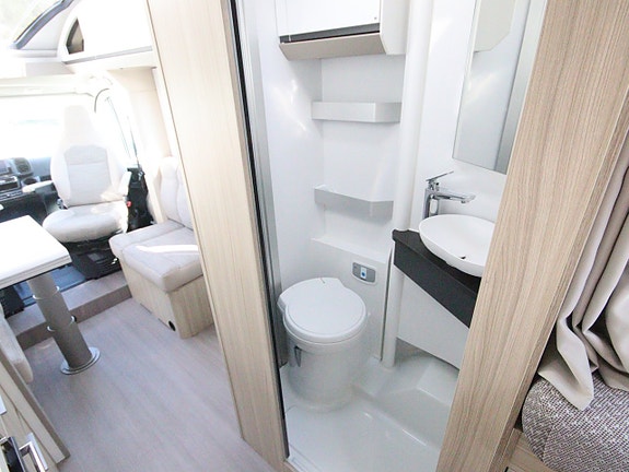Adria Compact Supreme DL Automat 12 of 17