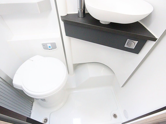 Adria Compact Supreme DL Automat 13 of 17