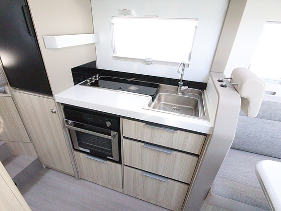 Adria Compact Supreme DL Automat 10 of 17