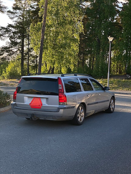 Volvo V70 2 of 10