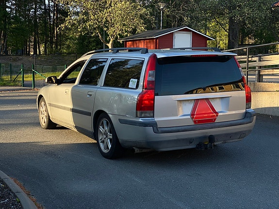 Volvo V70 3 of 10