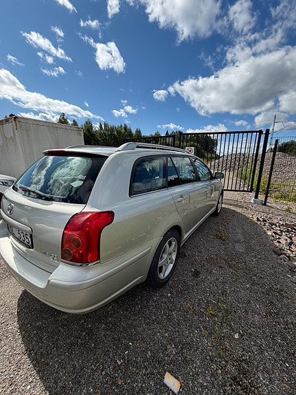 Toyota Avensis 3 of 5