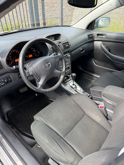 Toyota Avensis 5 of 5
