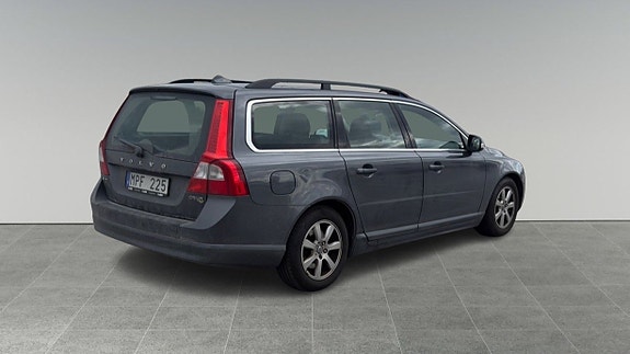 Volvo V70 2 of 8