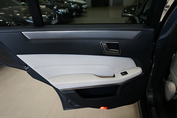 Mercedes-Benz E220 12 of 24