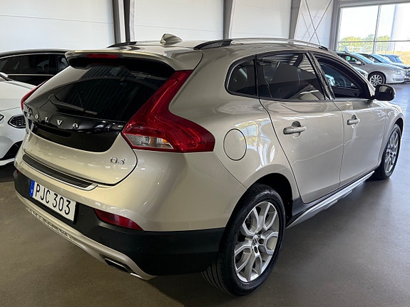Volvo V40 Cross Country 8 of 24