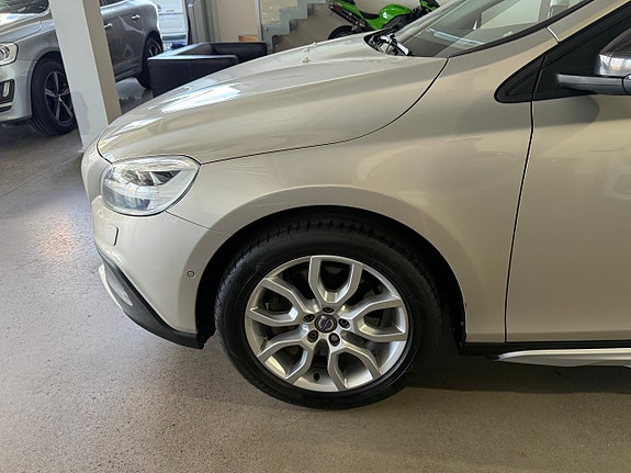 Volvo V40 Cross Country 3 of 24