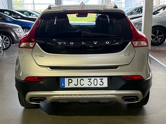Volvo V40 Cross Country 7 of 24