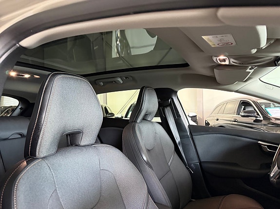 Volvo V40 Cross Country 13 of 24