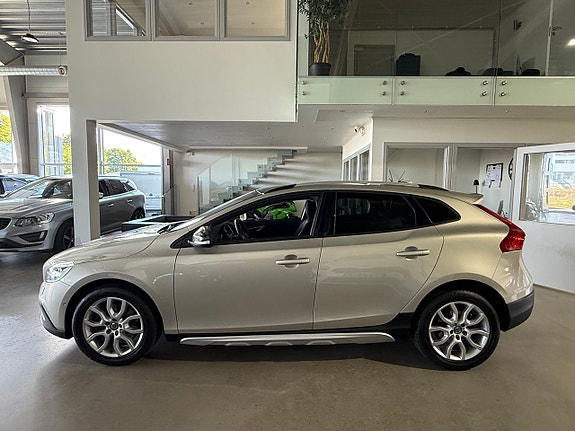 Volvo V40 Cross Country 4 of 24