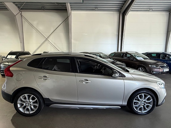 Volvo V40 Cross Country 14 of 24