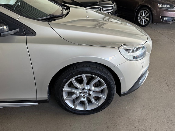 Volvo V40 Cross Country 15 of 24