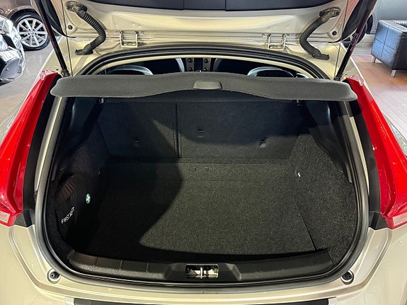 Volvo V40 Cross Country 9 of 24