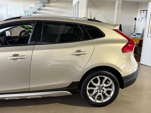 Volvo V40 Cross Country 5 of 24