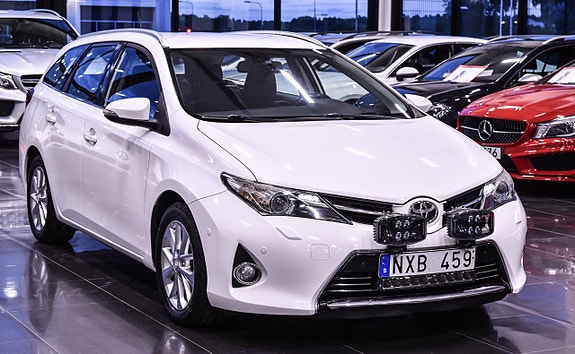 Toyota Auris 2 of 15