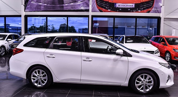 Toyota Auris 4 of 15