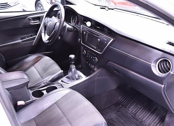 Toyota Auris 12 of 15