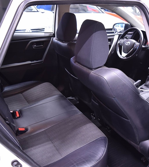 Toyota Auris 13 of 15