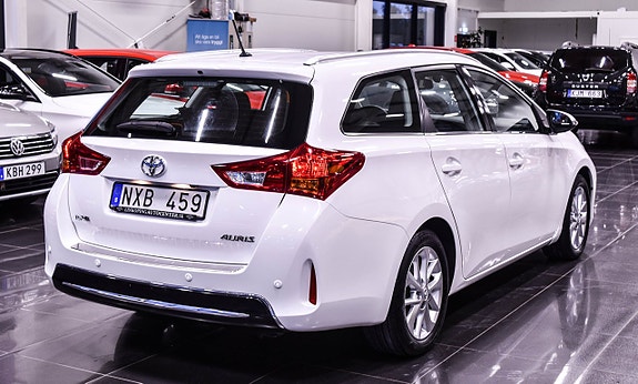Toyota Auris 5 of 15