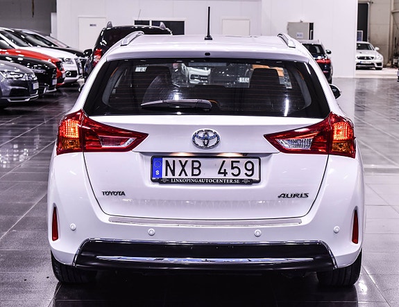 Toyota Auris 6 of 15