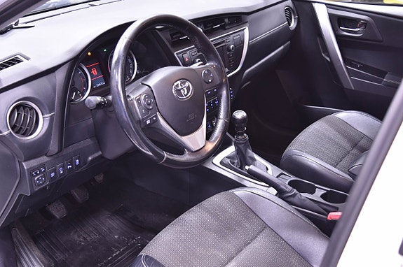 Toyota Auris 11 of 15