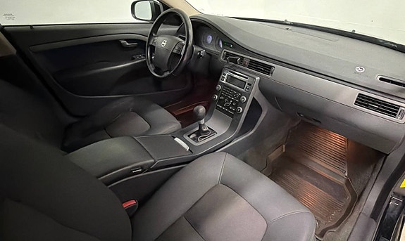 Volvo V70 7 of 10