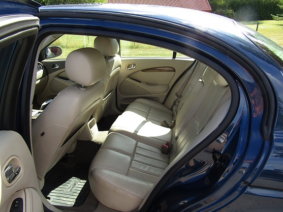 Jaguar S-TYPE 10 of 14