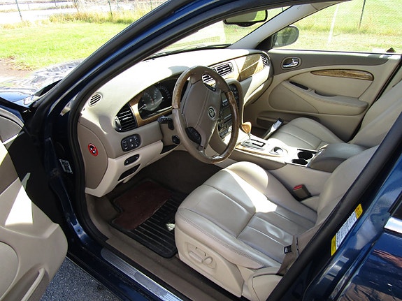 Jaguar S-TYPE 8 of 14