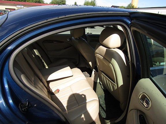 Jaguar S-TYPE 11 of 14