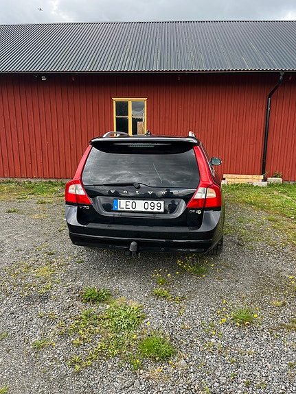 Volvo V70 3 of 11