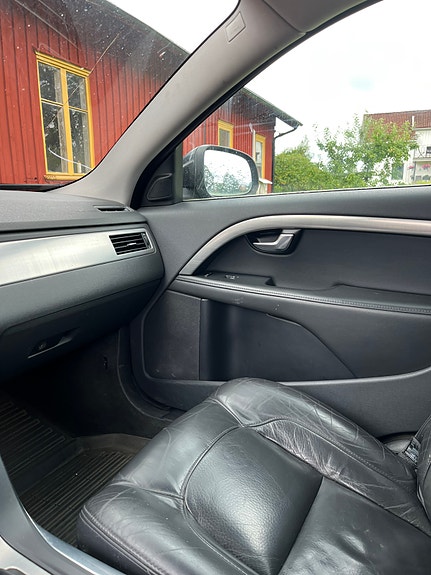 Volvo V70 8 of 11