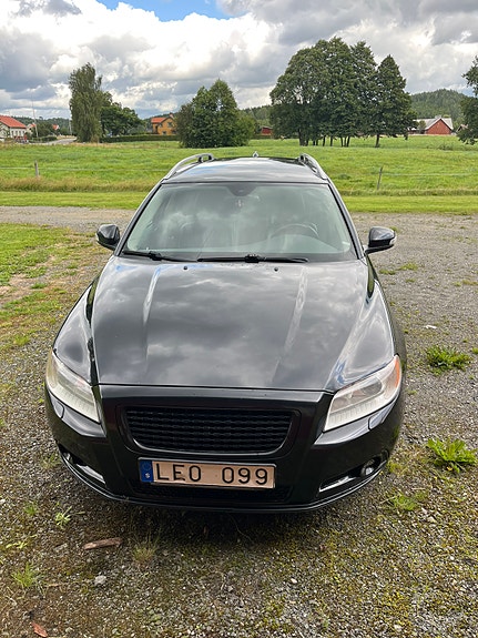Volvo V70 2 of 11