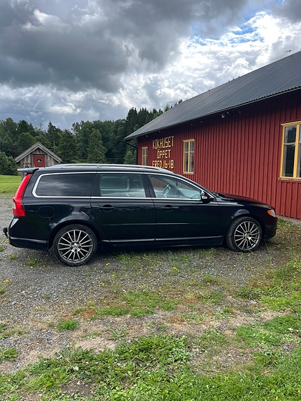 Volvo V70 4 of 11
