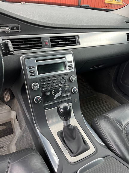 Volvo V70 7 of 11