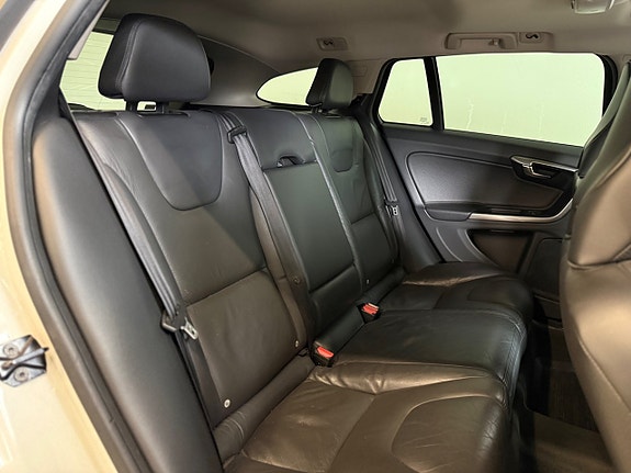 Volvo V60 14 of 18