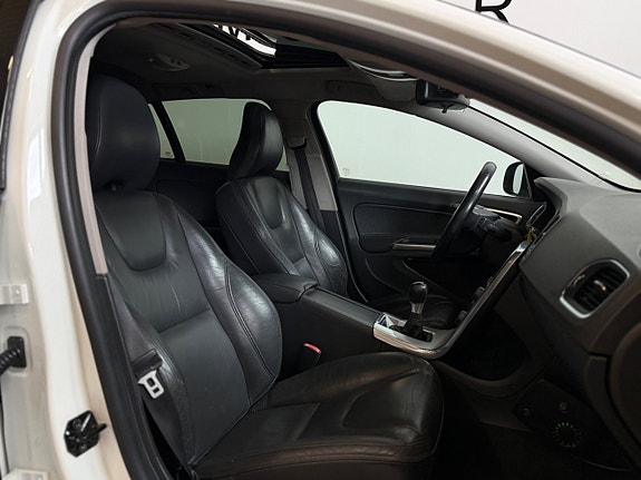 Volvo V60 12 of 18