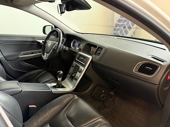 Volvo V60 11 of 18