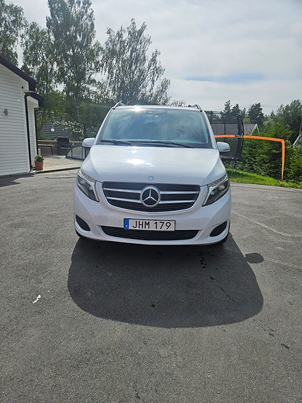 Mercedes-Benz V220 d 4 of 8