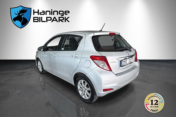 Toyota Yaris 8 of 26