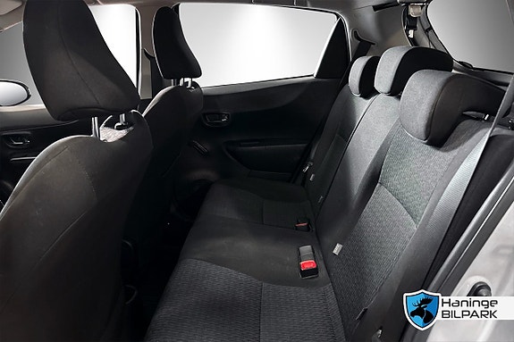 Toyota Yaris 13 of 26