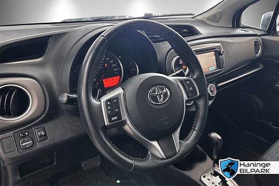 Toyota Yaris 15 of 26