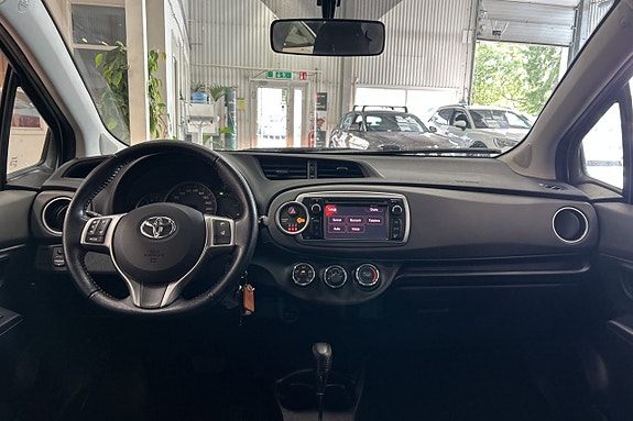 Toyota Yaris 11 of 26