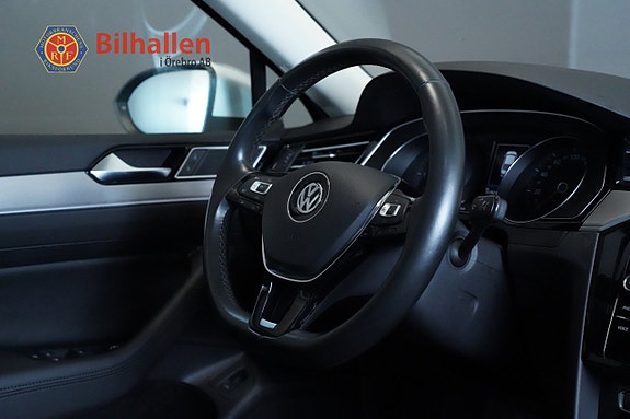 Volkswagen Passat 8 of 30