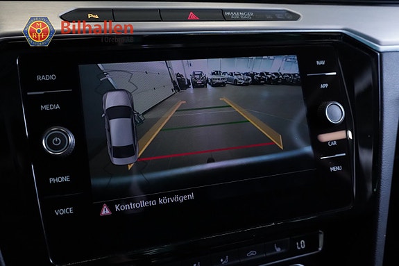 Volkswagen Passat 17 of 30